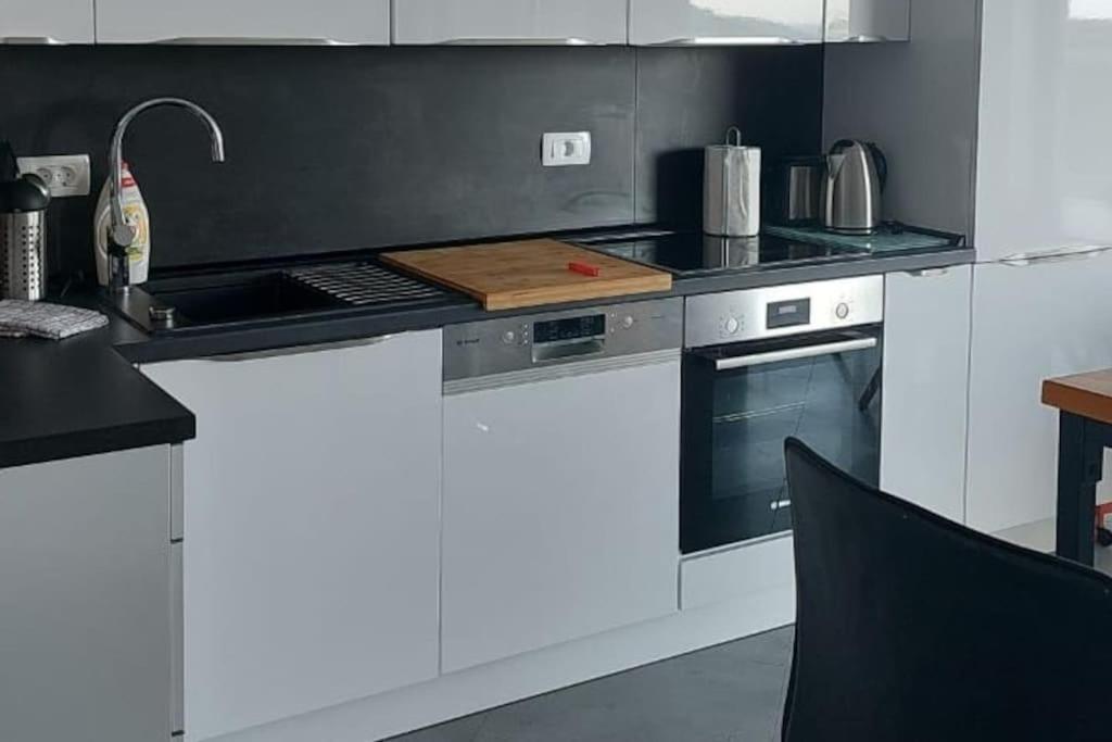 Modern Top Floor Sea View 3Br With Pools, Spa & Fitness Bečići エクステリア 写真